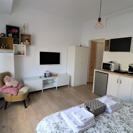 Lovely City Center Apartment - Free Minibar Bukarest Exterior foto