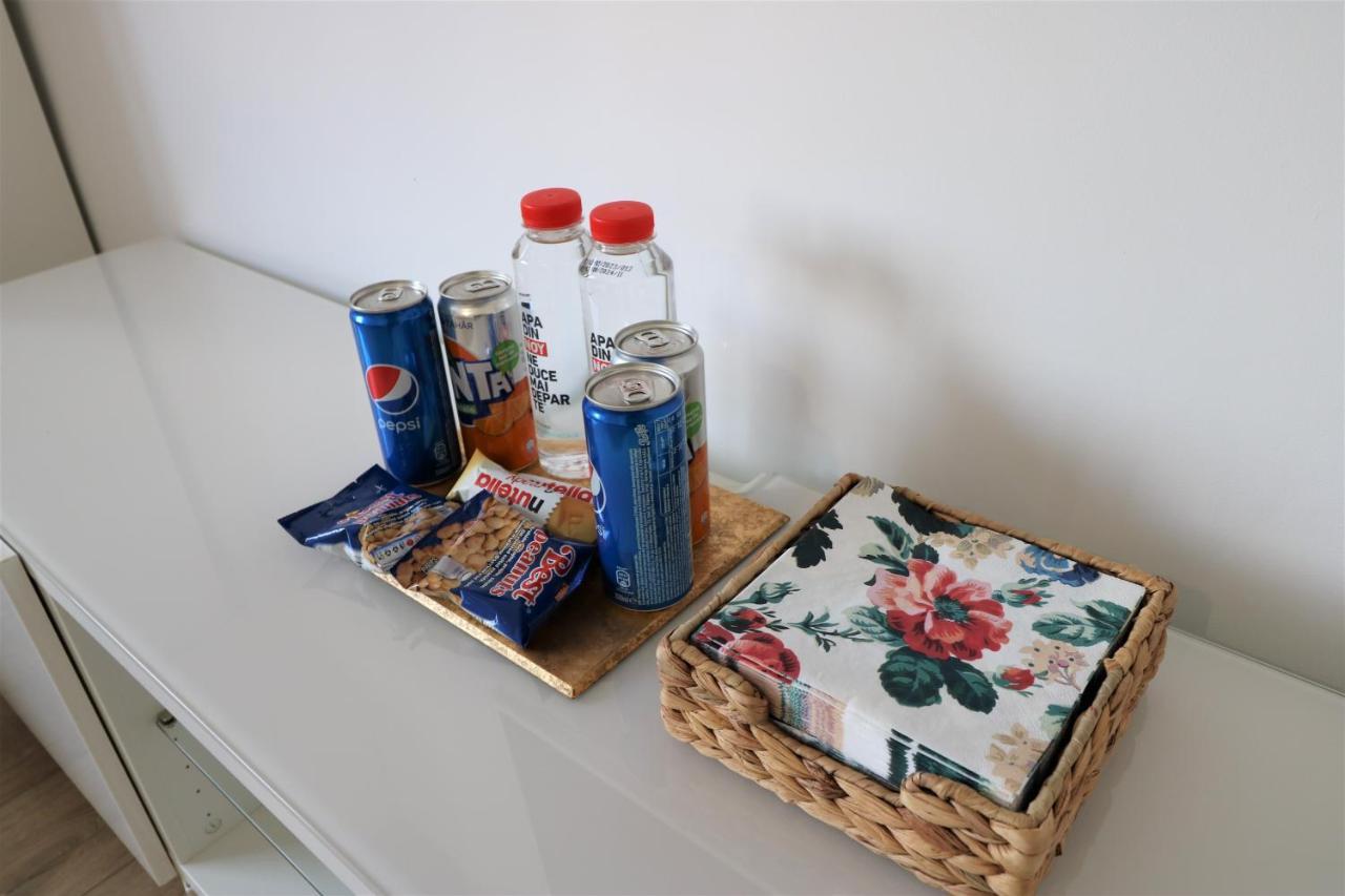 Lovely City Center Apartment - Free Minibar Bukarest Exterior foto