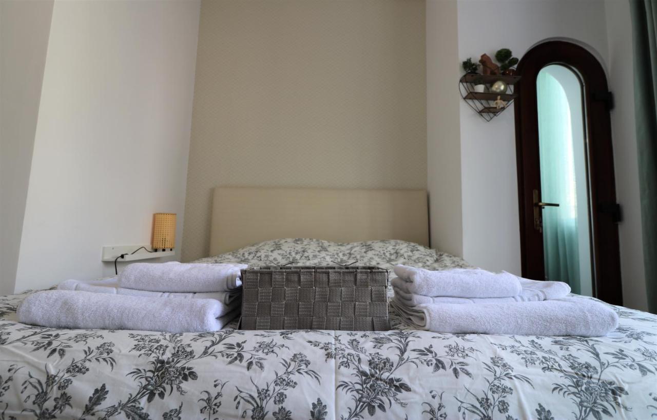 Lovely City Center Apartment - Free Minibar Bukarest Exterior foto